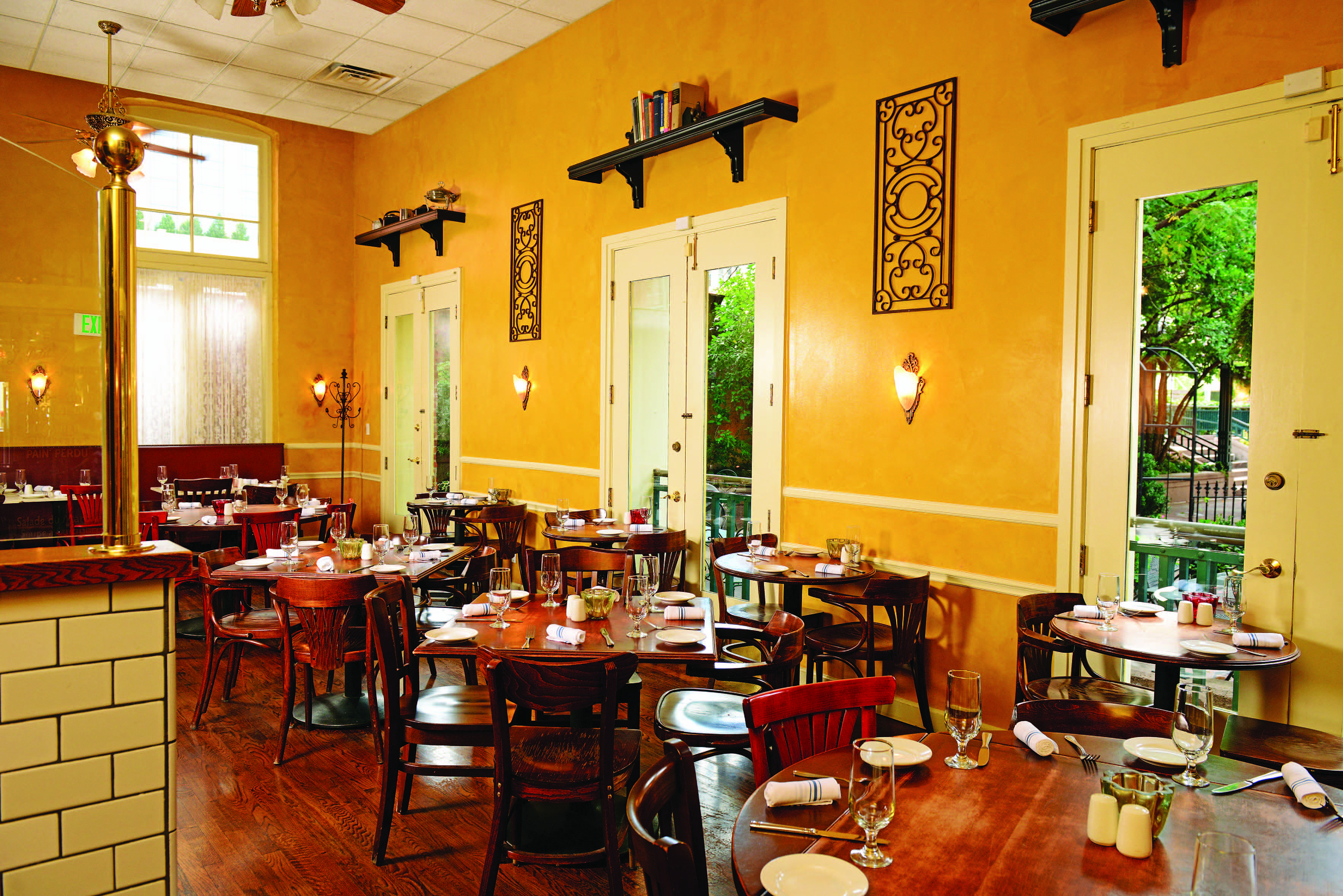 Bistro Vendôme. Photography: Chad Chisholm