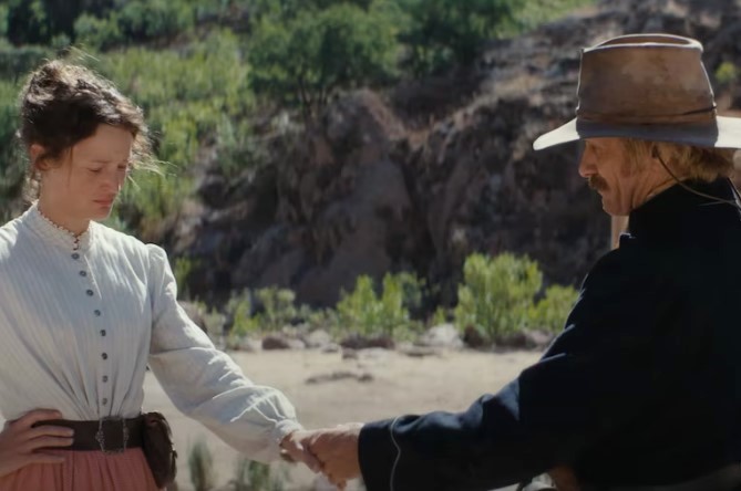 Vicki Krieps and Viggo Mortensen in "The Dead Don't Die"