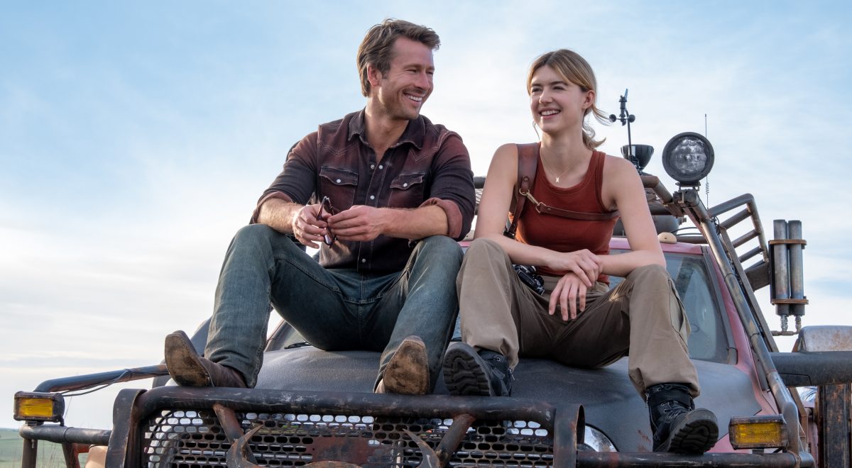 (from left) Tyler (Glen Powell) and Kate (Daisy Edgar-Jones) in Twisters, directed by Lee Isaac Chung.