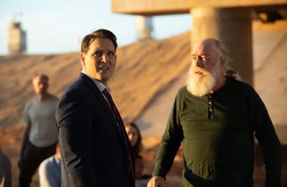 Peter Facinelli and Darryl Cox in "13 Minutes"