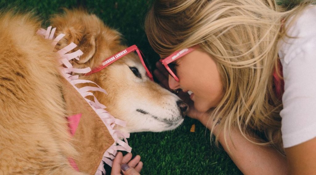 Miranda Lambert and dog
