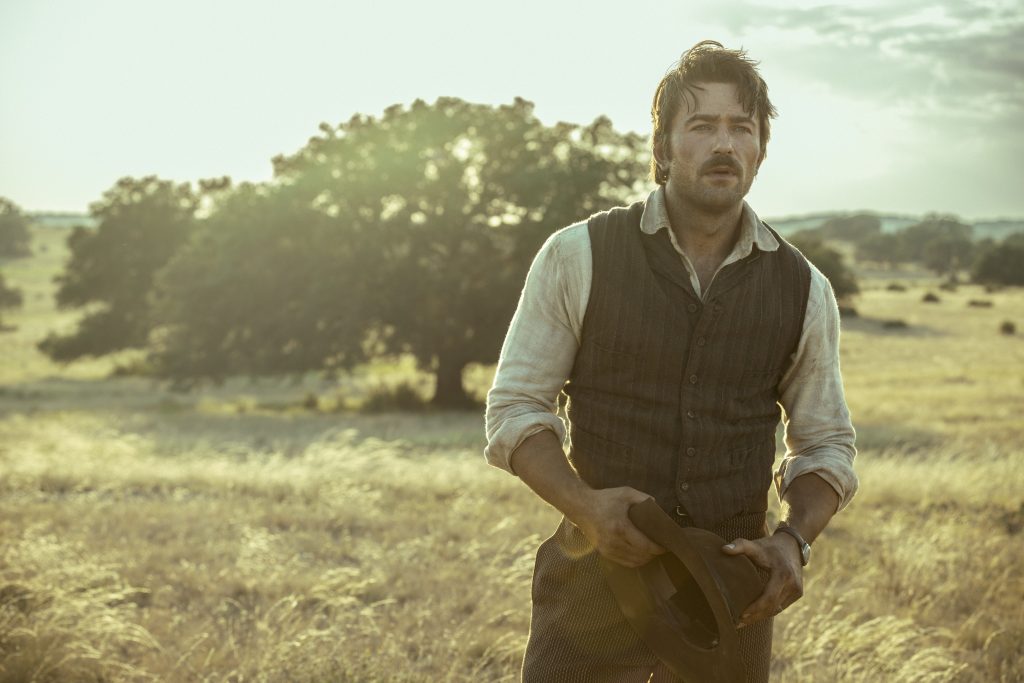 Brandon Sklenar as Spencer in "1923"