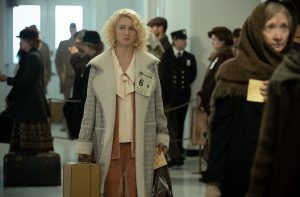 Julia Schlaepfer as Alexandra in "1923"